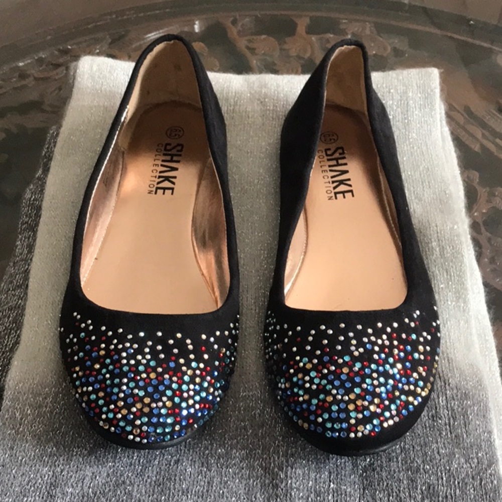 Let your feet sparkle in these cute flats!